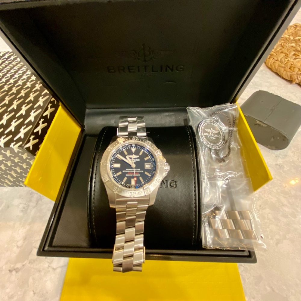 BREITLING AVENGER SEAWOLF MEN LUXURY WATCH.